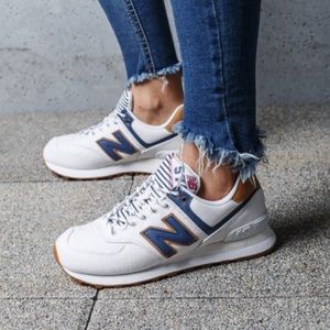 New Balance Women’s 574 • Size 9 • White/Navy